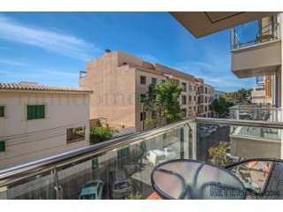 Centrally located town centre apartment, close to the..