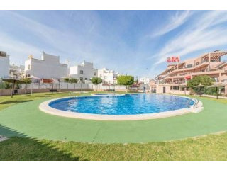 3 Bedroom 2 Bathroom Townhouse In..