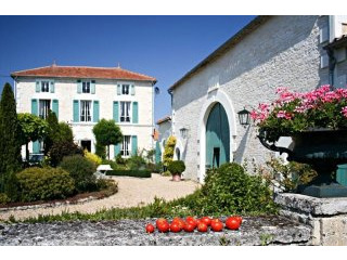 Beautiful Charentaise Home With Pool..