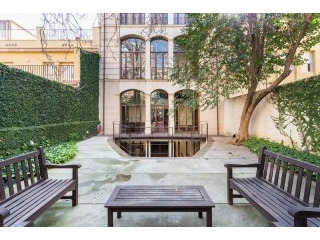 Stunning semi-detached house in..