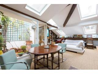 2 bedroom Flat For Sale: 75007 PARIS