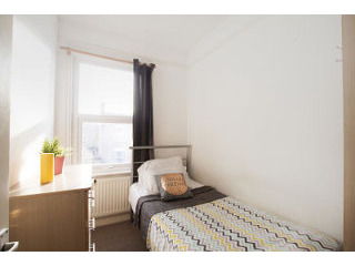 Single with single bed near Leyton..