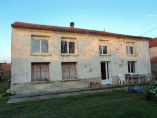3/4 Bedroom Stone House With Large..