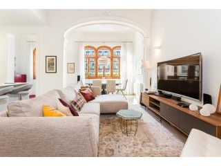 Modern apartment with gym and pool in..