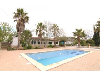 Nice country house with pool in..