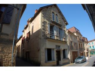Four bedroom stone house in the centre..