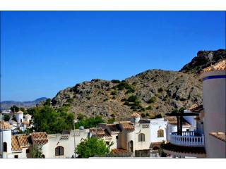 Fantastic Semi-Detached House in El..