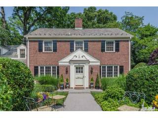32 Strickland Pl Manhasset, NY 11030