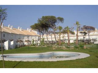 Town House - This spacious three..