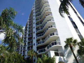 3 bedroom Flat For Sale: Aventura 33180