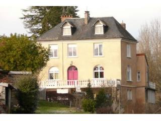 Beautiful 8-bed property bordered by..