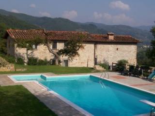 Vicchio 8 Bedroom Property With Pool