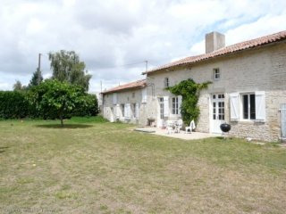 Old Stone House Offering 4 Bedrooms..