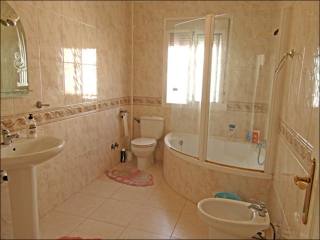 Beautiful 3 Bedroom Townhouse in Los..