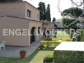One floor plus guests apartment, Cabrils