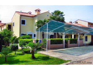 POREČ-apartmanska kuća 700m od mora