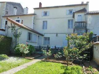 Charente : Town House With Wonderful..