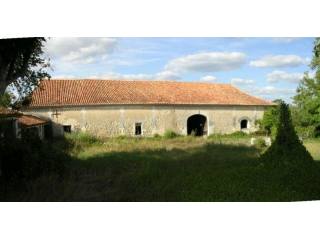 Large convertible Barn on the edge of..