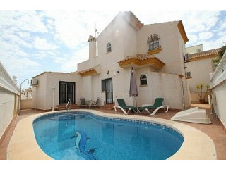 * 3 BED DETACHED VILLA WITH PRIVATE POOL