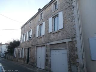 5 bedroom townhouse, with attached..