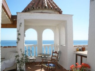 3 bedroom, 2 bathroom Townhouse, (build..