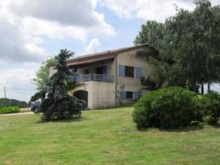 Superb Position For This 1980's House..