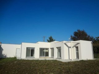 3 Bedroom Modern Villa With Garden..