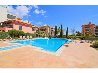Modern 2 Bed Top floor apartment near..