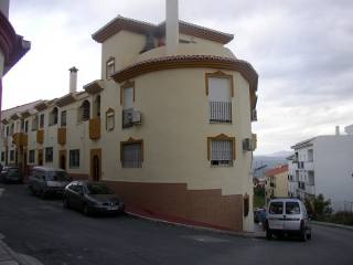 Town House - A modern large 3 bedroom..