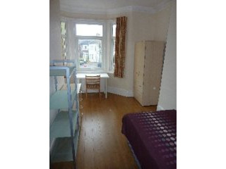 Single with double bed near Turnpike..