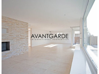 Luxurious apartment in prime location..