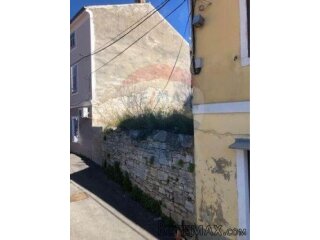 Istra, građevinsko zemljište 64m2 kod Arene