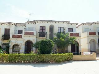 ONE BED APARTMENT WITH COMMUNAL POOL