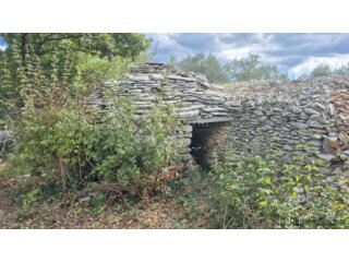 Poljoprivredno zemljište sa kažunom površine 3550 m2