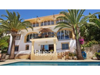 7 Bedroom 5 Bathroom Villa For Sale in..