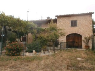 Traditional old Mallorquin farmhouse to reform with lots of..