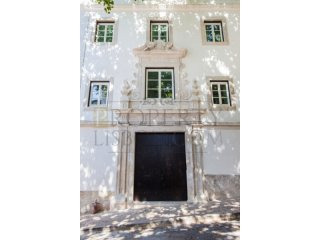 T4 Lisbon Apartment with Tagus river..