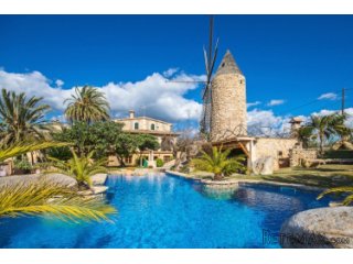A truly unique property, elevated position on the edge of..