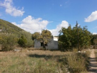 Lovely plot of land with a ruine to be reformed situated on..