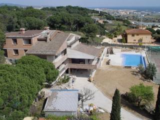 6 bedroom Detached House For Sale:..