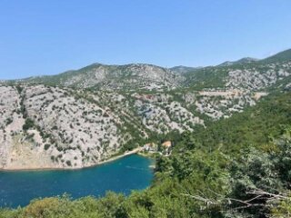 NOVI VINODOLSKI-okolica,kuća na uzvisini s pogledom koji ost