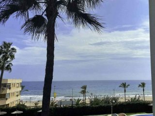 Piso de 2 dormitorios y 2 baños a 100 metros de la playa..