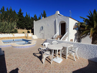 4 Bedrooms Villa For Sale