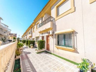 3 Bedroom 2 Bathroom Townhouse In La..
