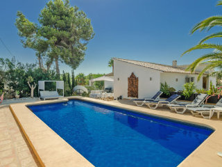 5 Bedrooms - Villa - Alicante - For Sale