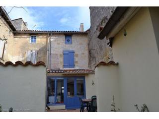 Good condition 2 bed townhouse