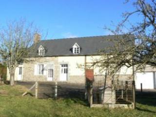Solid Country House with Garage