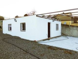 Villa - A cosy & recently refurbished 2..