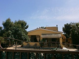 4 Bedrooms - Villa - Alicante - For Sale