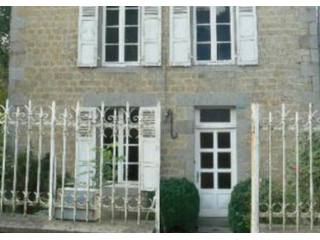 Nice Formal House Near to Town